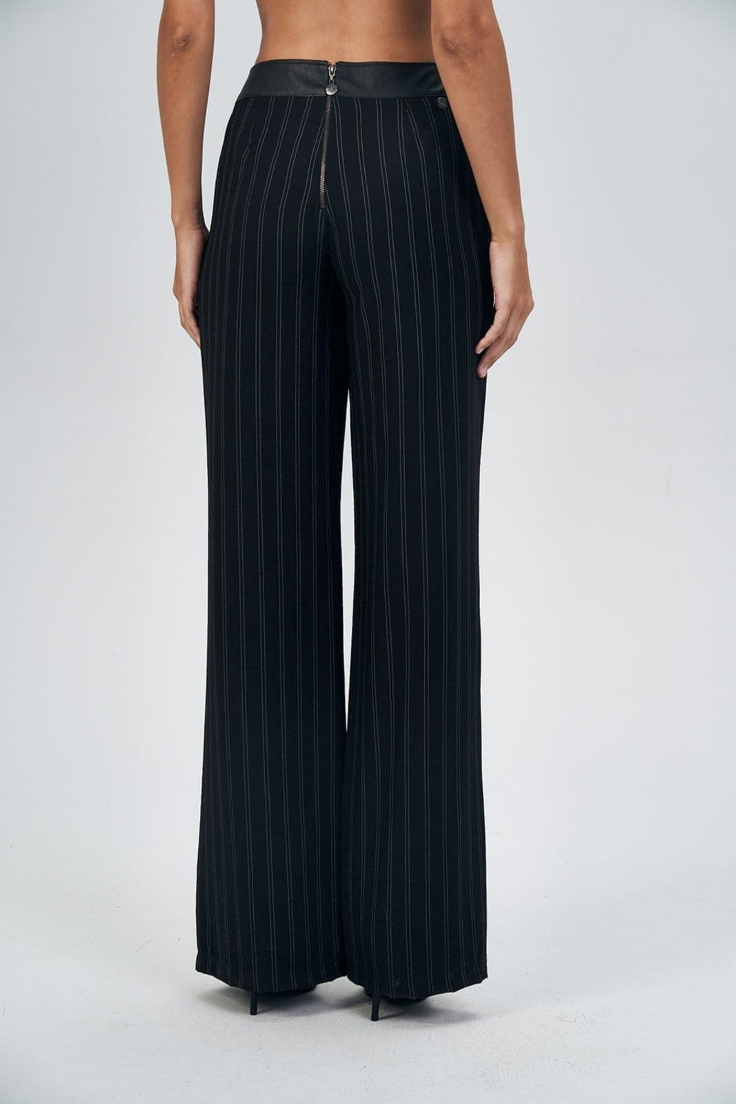 Vista 2 Calça Alfaiataria Risca De Giz Feminina Acostamento ACT FEMININO preto