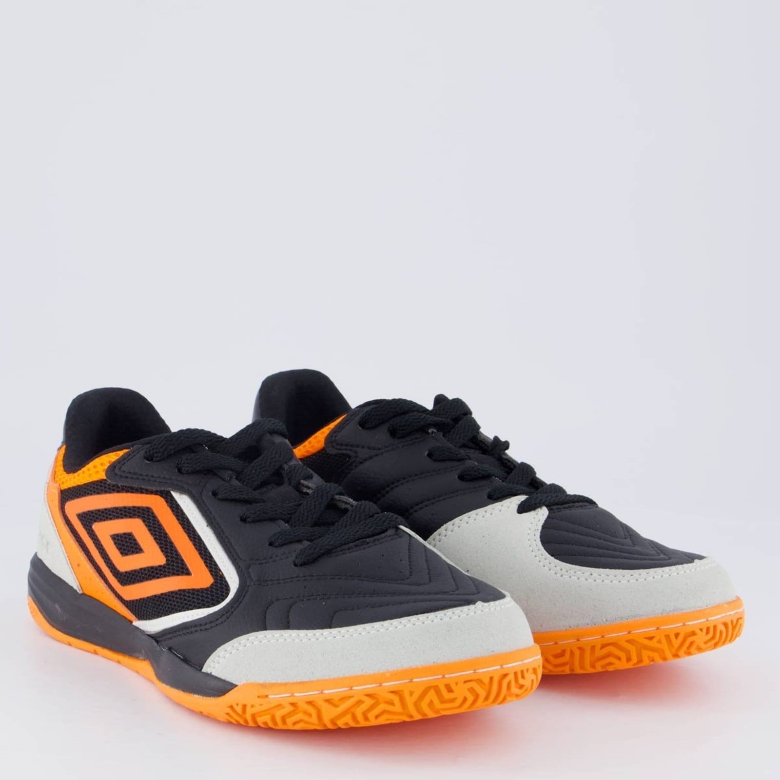 Vista 2 Chuteira Umbro Pro Challenge Uptake Futsal Preta e Laranja Umbro preto