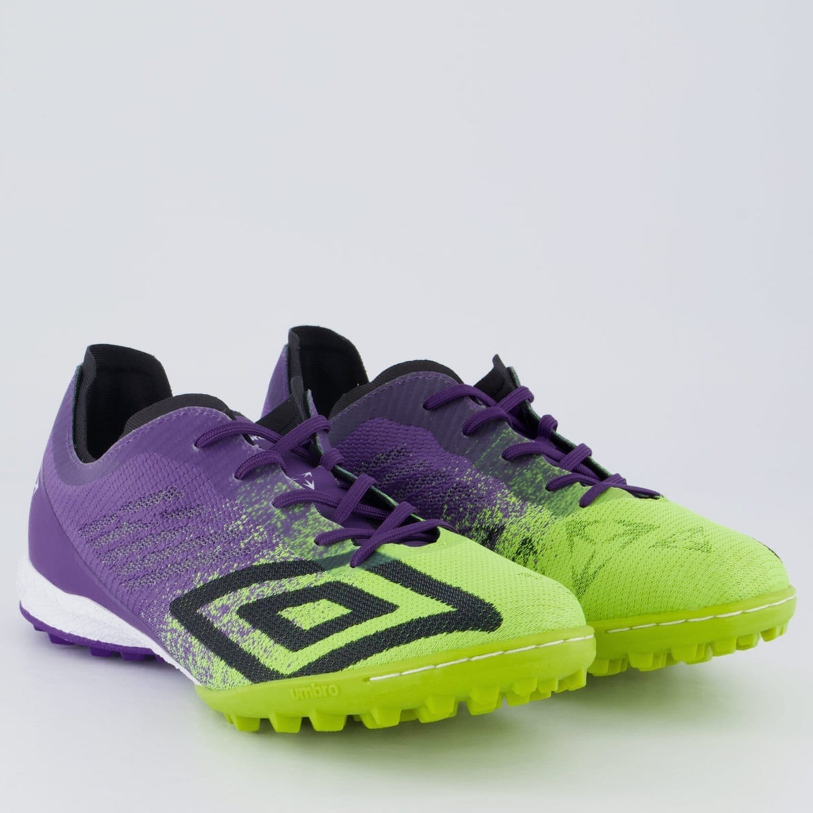Vista 2 Chuteira Umbro Velocita Décimo Premier Society Roxa e Verde Umbro roxo verde