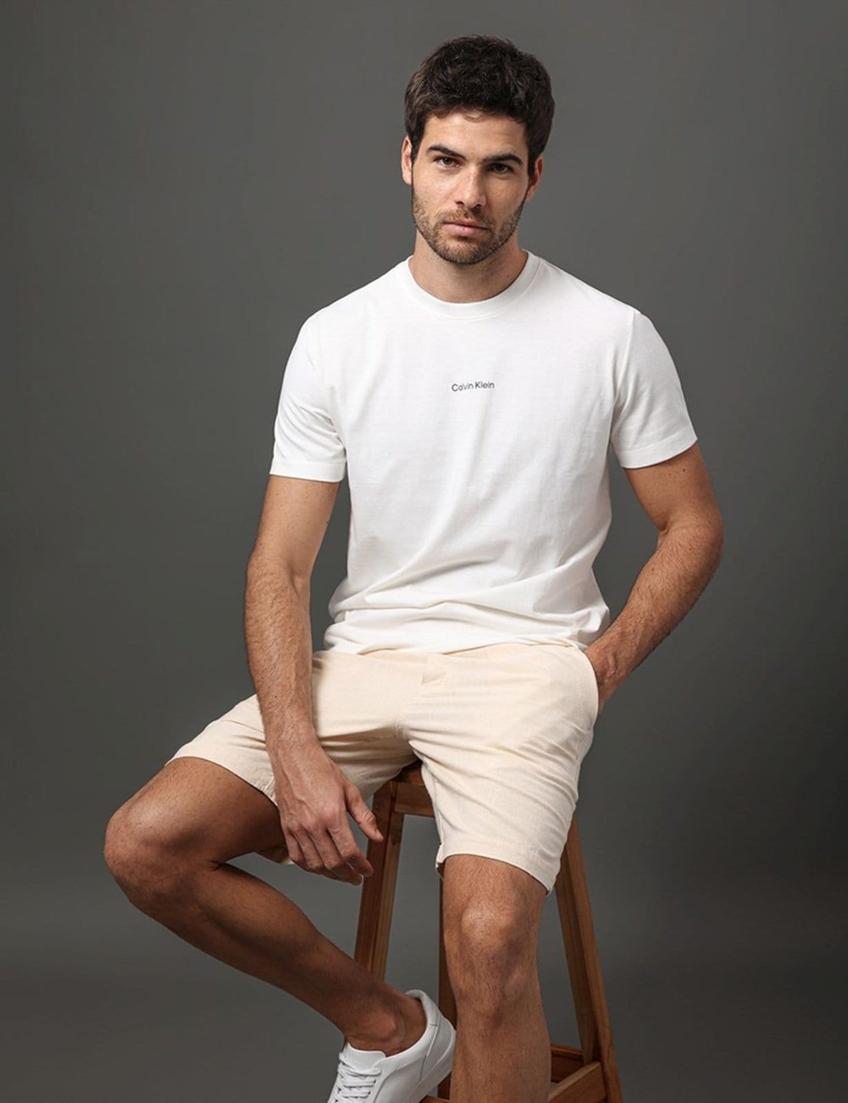 Vista 2 Short Masculino Elástico Cotton Calvin Klein Manteiga Calvin Klein Jeans amarelo