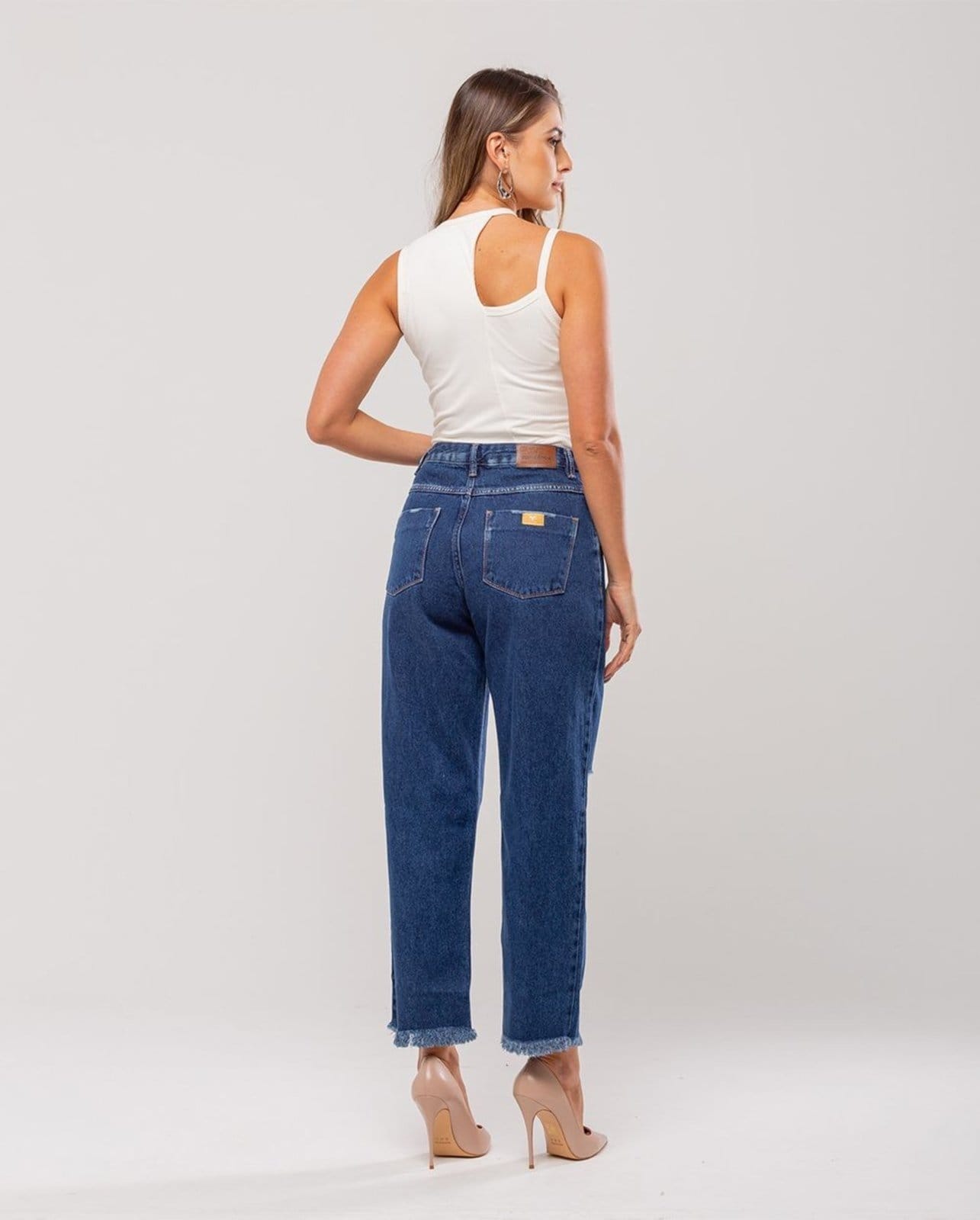 Vista 2 Calça Feminina Slouchy Rasgada com Barra Desfiada 21864 Escura Consciência jeans