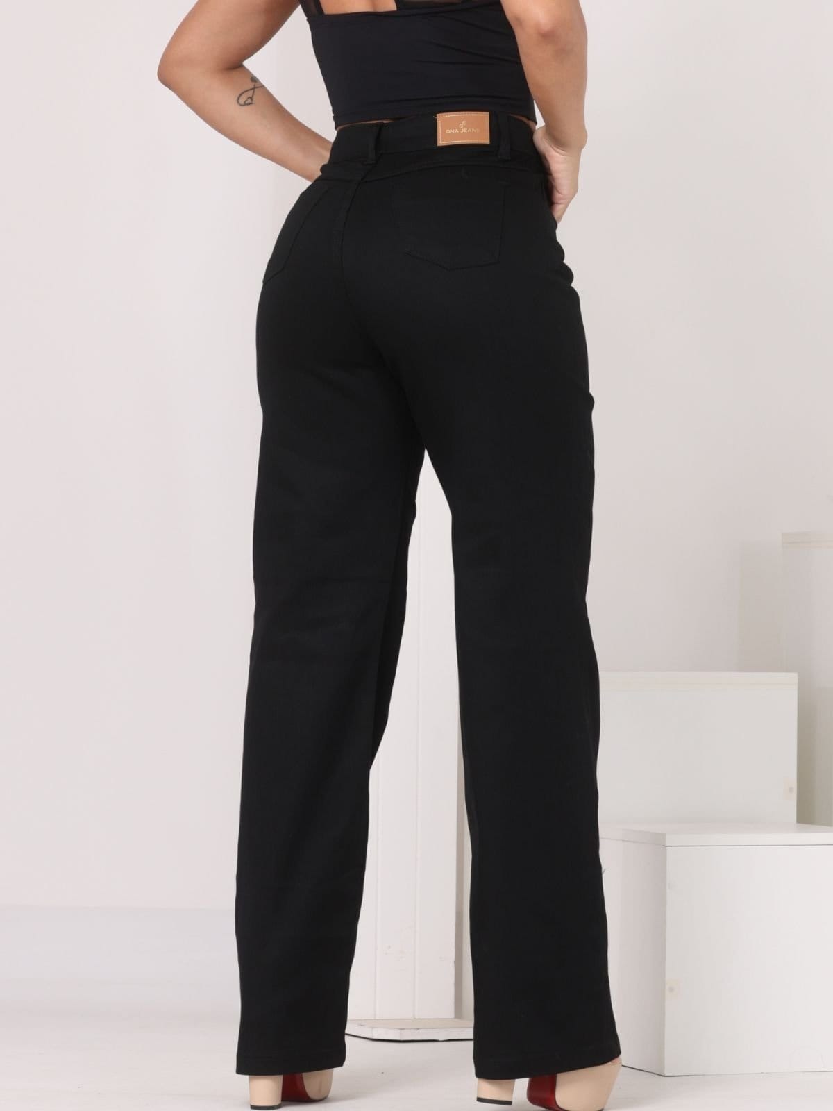 Vista 2 Calça Donna De Paula Wide Leg Preta Com Elastano Cintura Alta Pantalona Feminina Donna de Paula preto