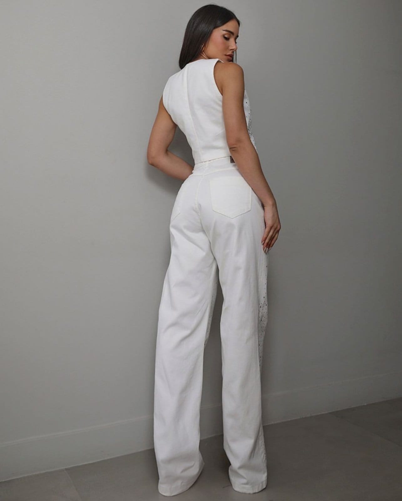Vista 2 Calça Jeans Wide Leg Feminina com Aplicação 25125 Off White Consciência off-white white