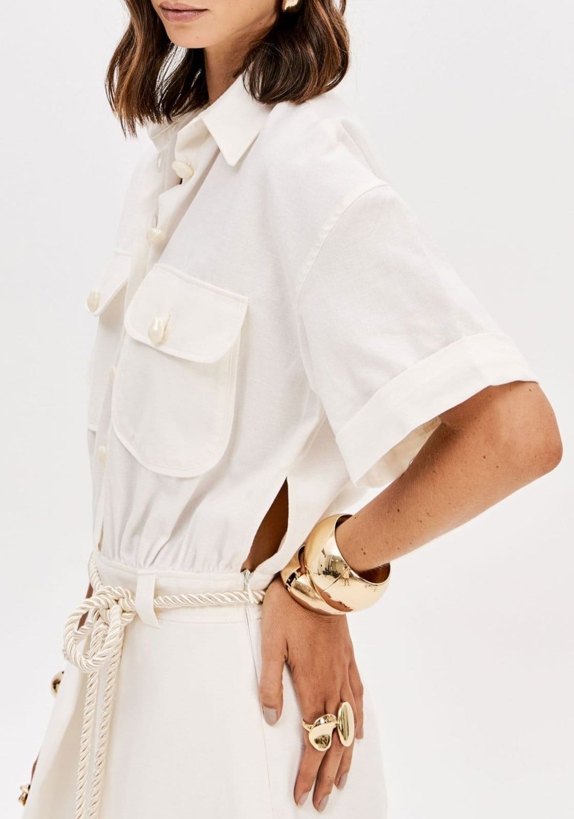 Vista 2 Macacão Curto Mangas Médias Lança Perfume branco