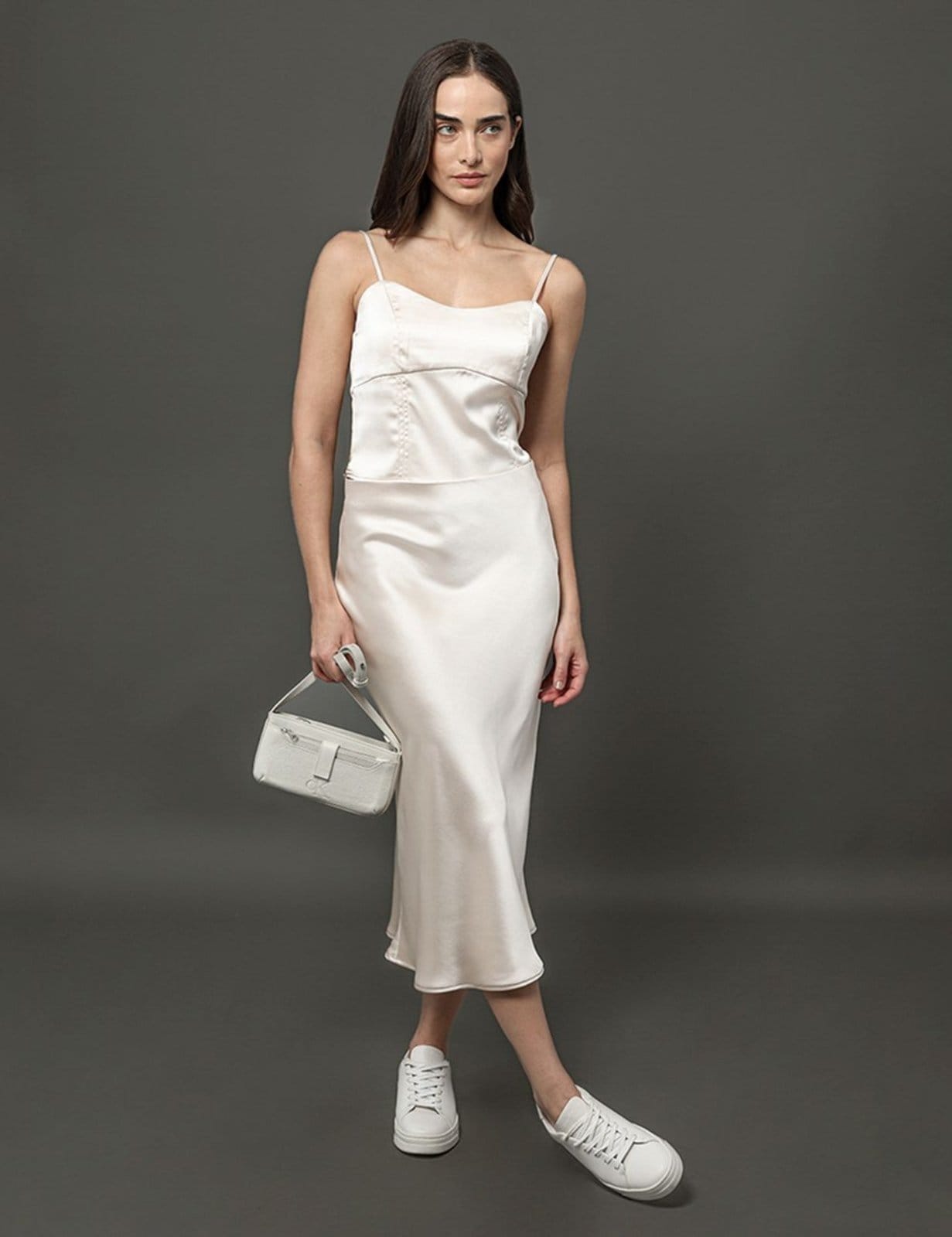 Vista 2 Saia Midi Acetinada Calvin Klein Jeans - Off White Calvin Klein Jeans off-white white