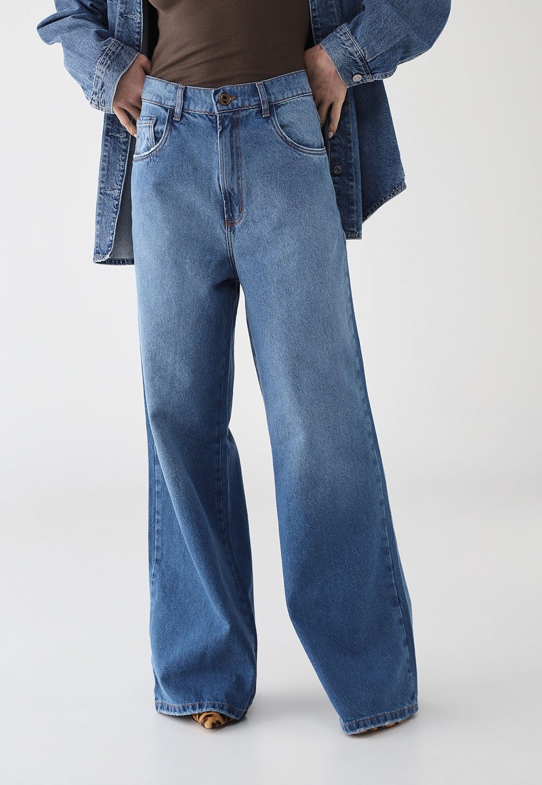 Vista principal Calça Jeans Feminina Lança Perfume Wide Leg Médio Lança Perfume azul