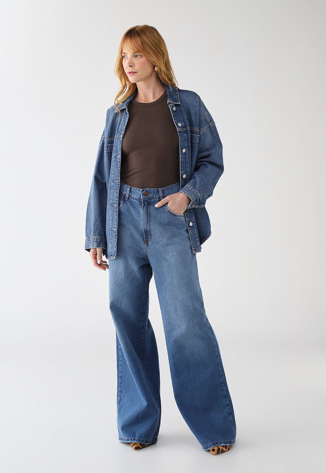 Vista 2 Calça Jeans Feminina Lança Perfume Wide Leg Médio Lança Perfume azul