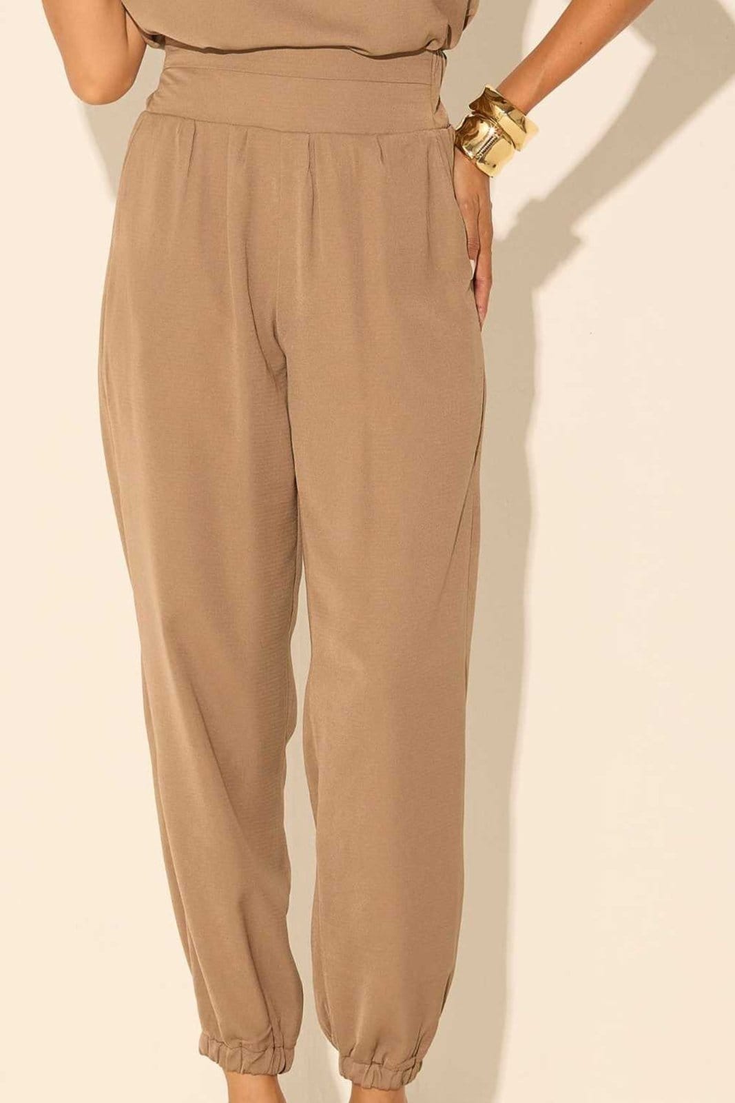 Vista 2 Calça Vanibele Jogger Mocha Mousse Vanibele marrom