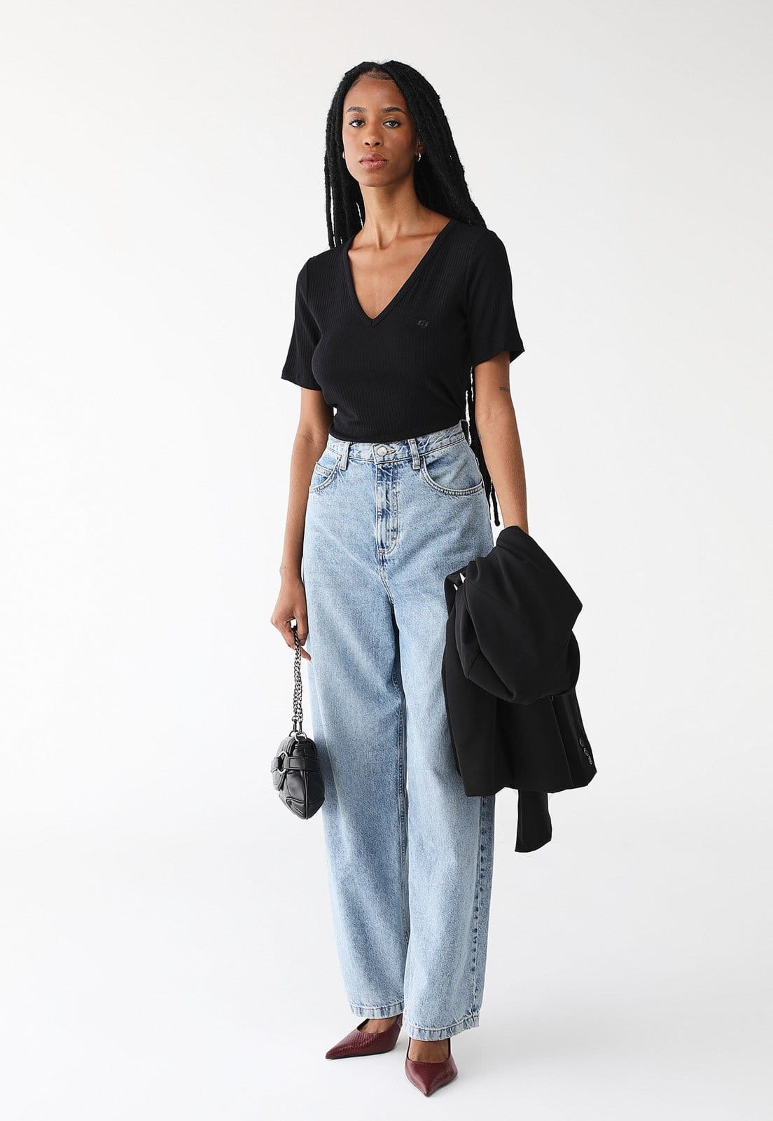 Vista 2 Camiseta Canelada Colcci Ajustada Logo Preta Colcci preto