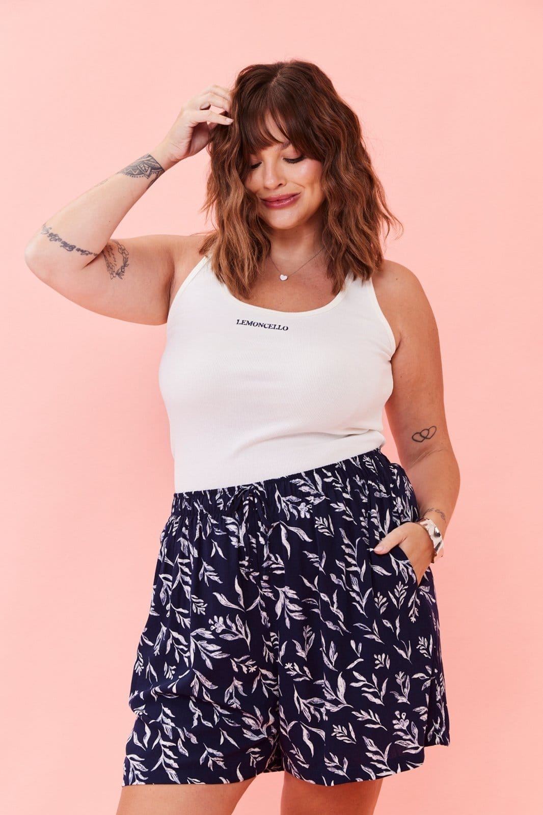 Shorts In Love Keila Floral Fundo Marinho