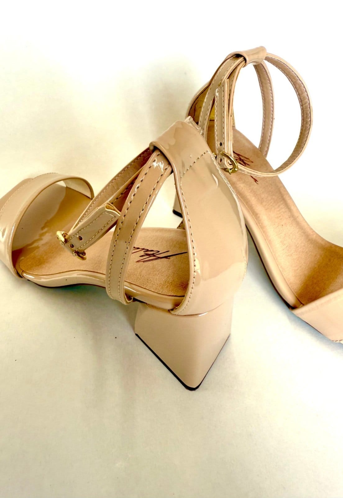 Vista 2 Sandália Salto Geométrico Feminina Atalia Shoes Verniz Amêndoa Tira Reta Tendência 2025 Atalia Shoes bege/nude