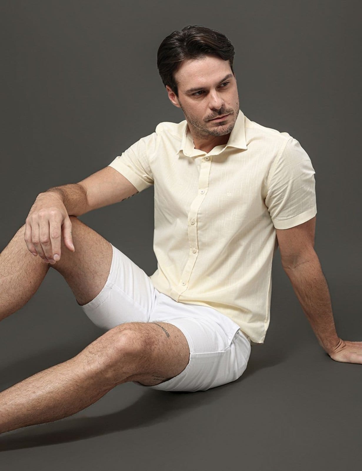 Vista 2 Camisa Masculina Algodão Calvin Klein Manteiga Calvin Klein Jeans amarelo