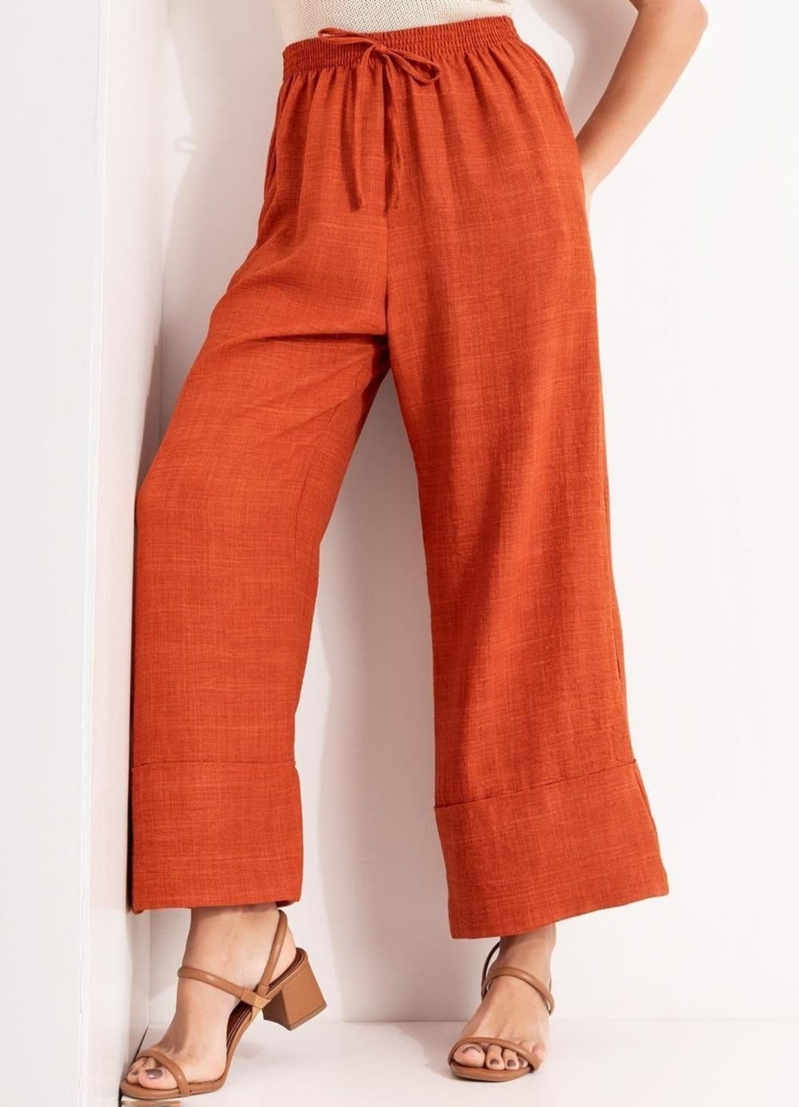 Vista principal Calça Em Tecido Texturizado Telha Quintess laranja