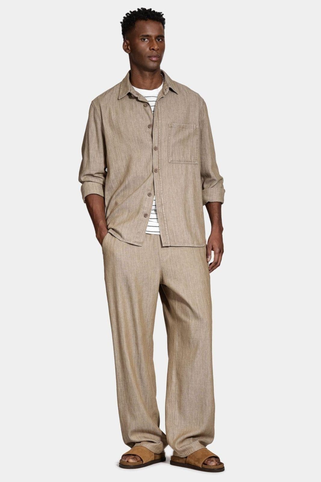 Vista 2 Sandalia Aramis Aramis Slide Camurça Havana Aramis marrom