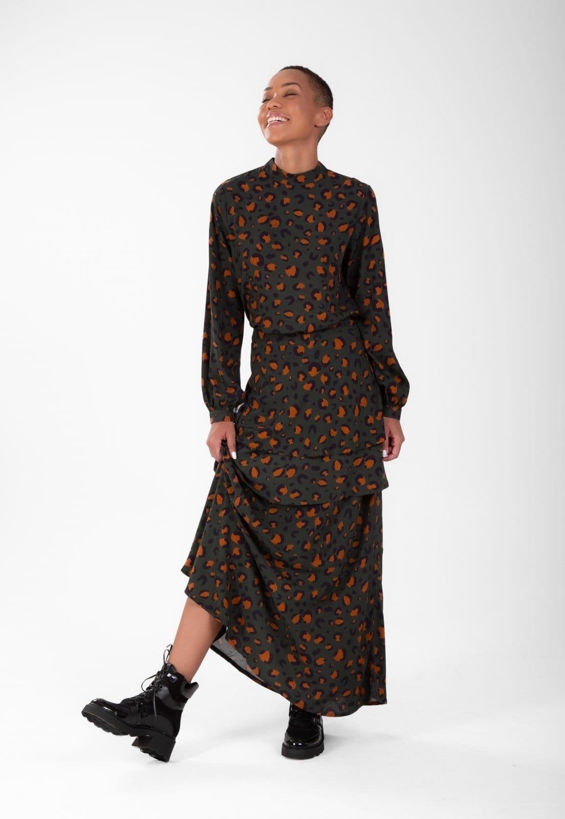 Vista 2 Saia Traymon Midi Estampada Com Babados Verde Estampado Traymon estampado verde