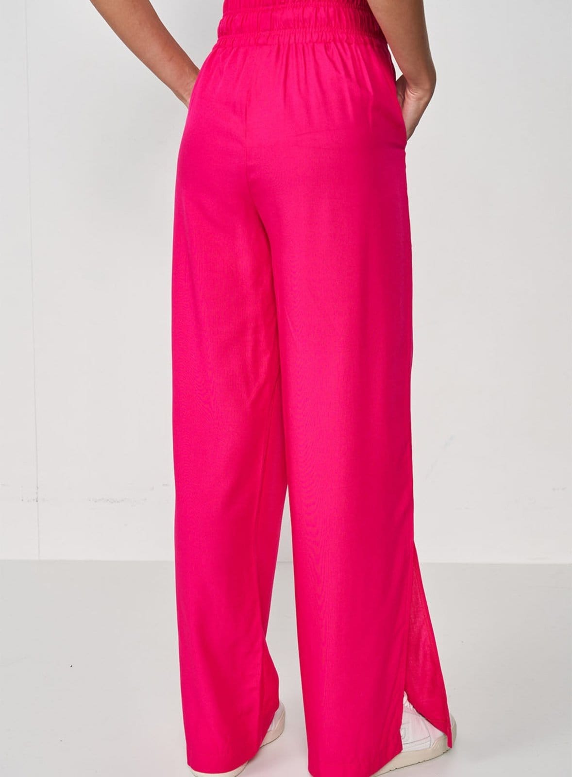 Vista 2 Calça Comfort Com Fenda Colcci Sport Colcci Sport rosa