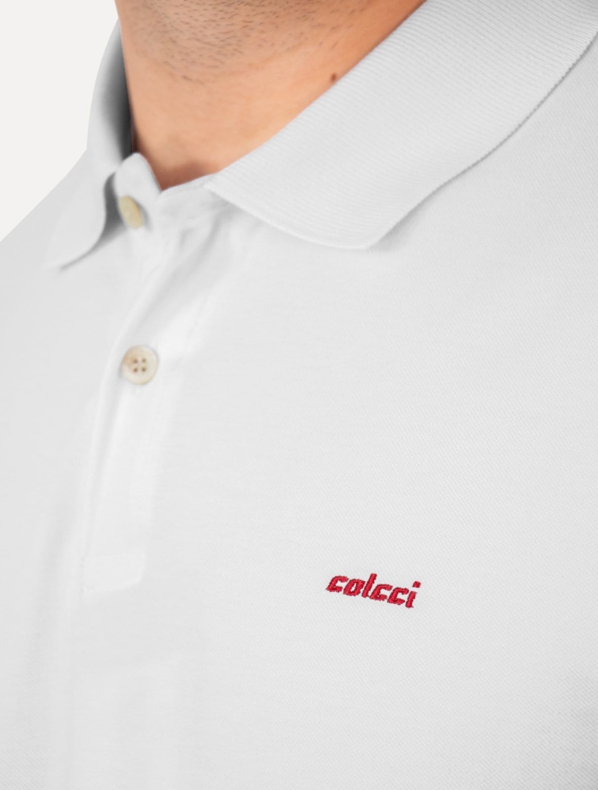 Vista 2 Polo Colcci Masculina Piquet Red Logo Branca Colcci branco red