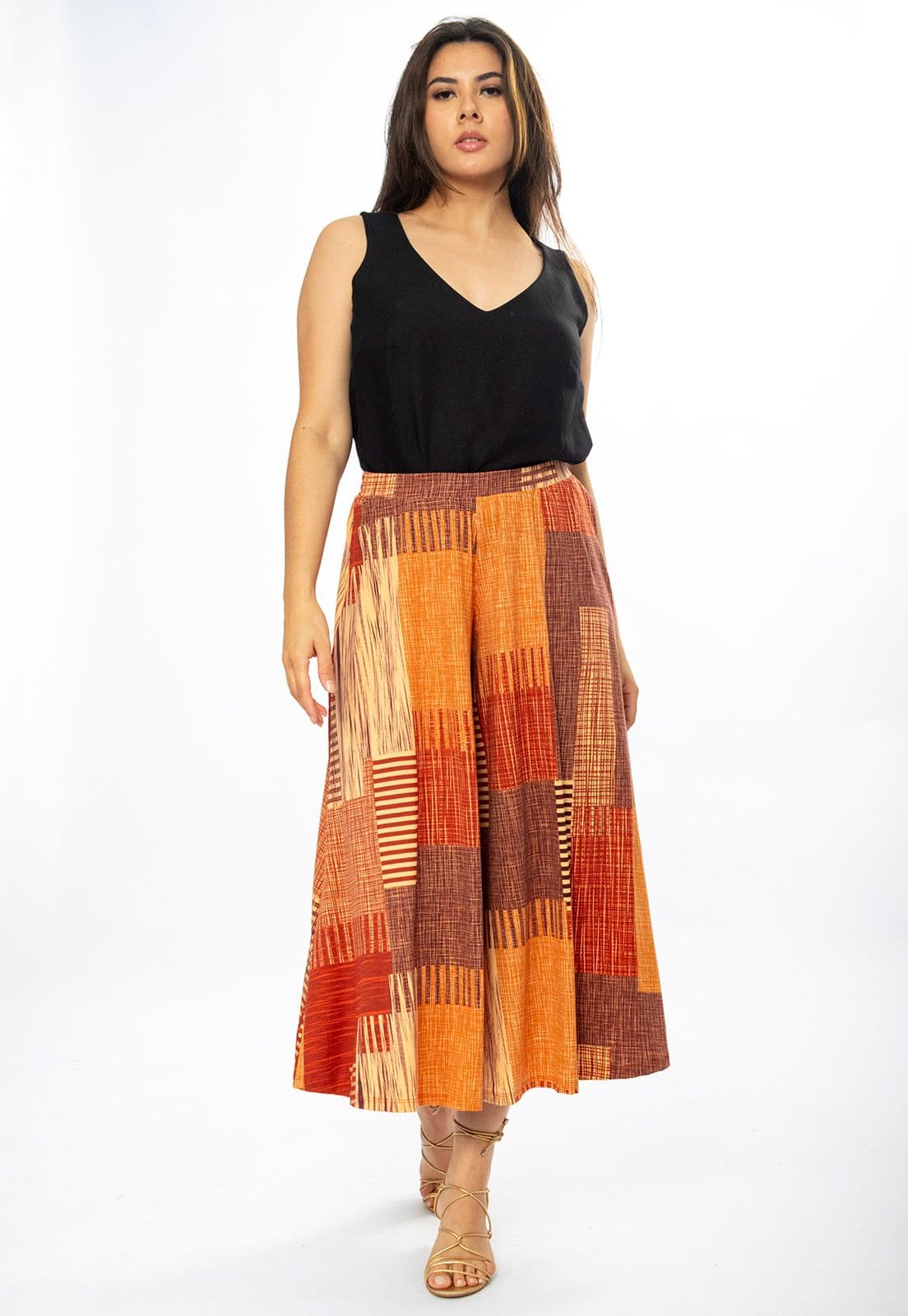 Vista 2 Calça Amazonia Vital Pantacourt Saia Malha Macaúba Estampa Tramas do Sol Amazonia Vital bege/estampado/laranja/vermelho