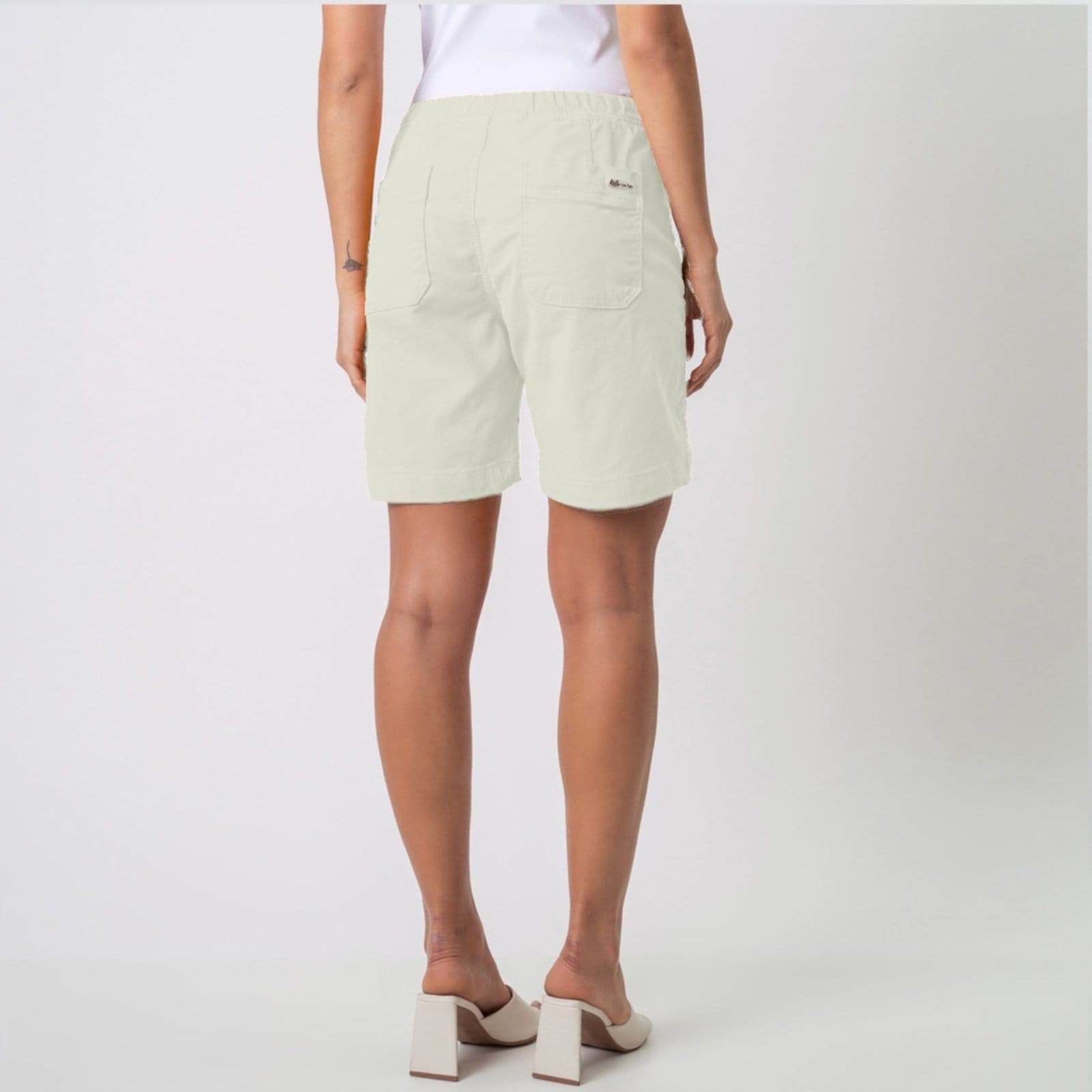 Vista 2 Bermuda Jogger Jeans Confort Colors Com Elástico na Cintura Cru Bloom branco