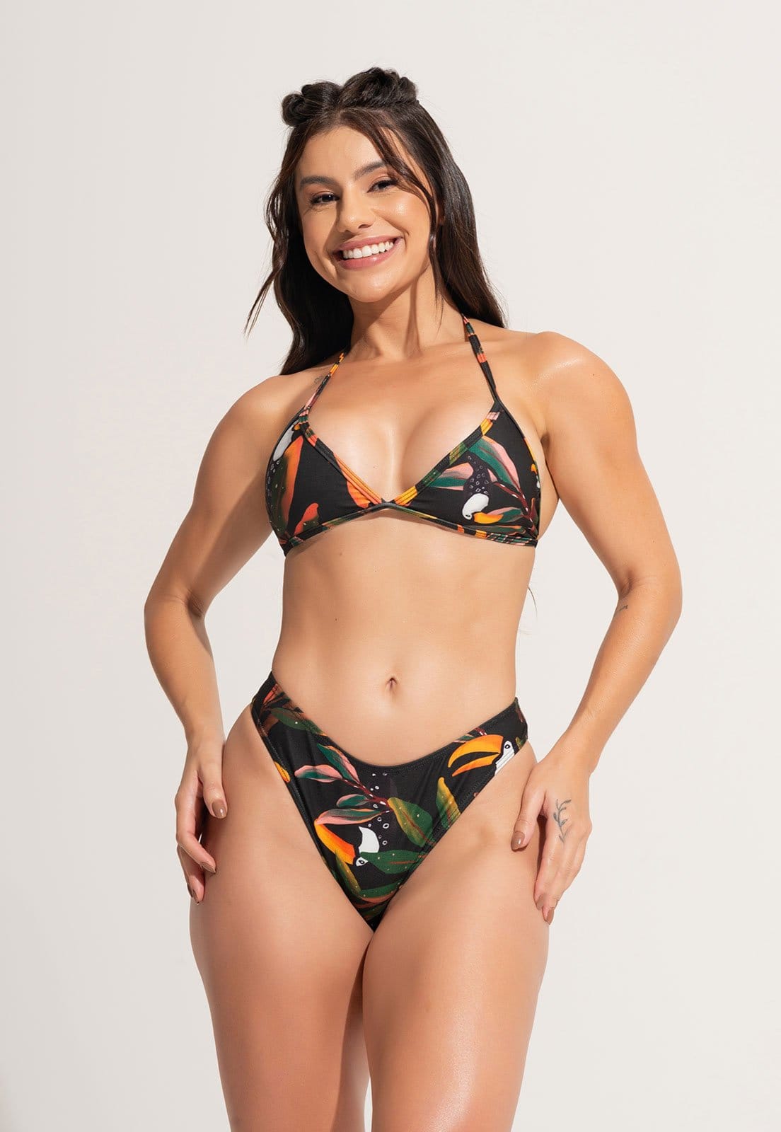 Vista 2 Biquíni MVB Modas Cortininha Fio Duplo Asa Delta Poliamida Tropical Mvb Modas estampado/multicolorido/preto/verde