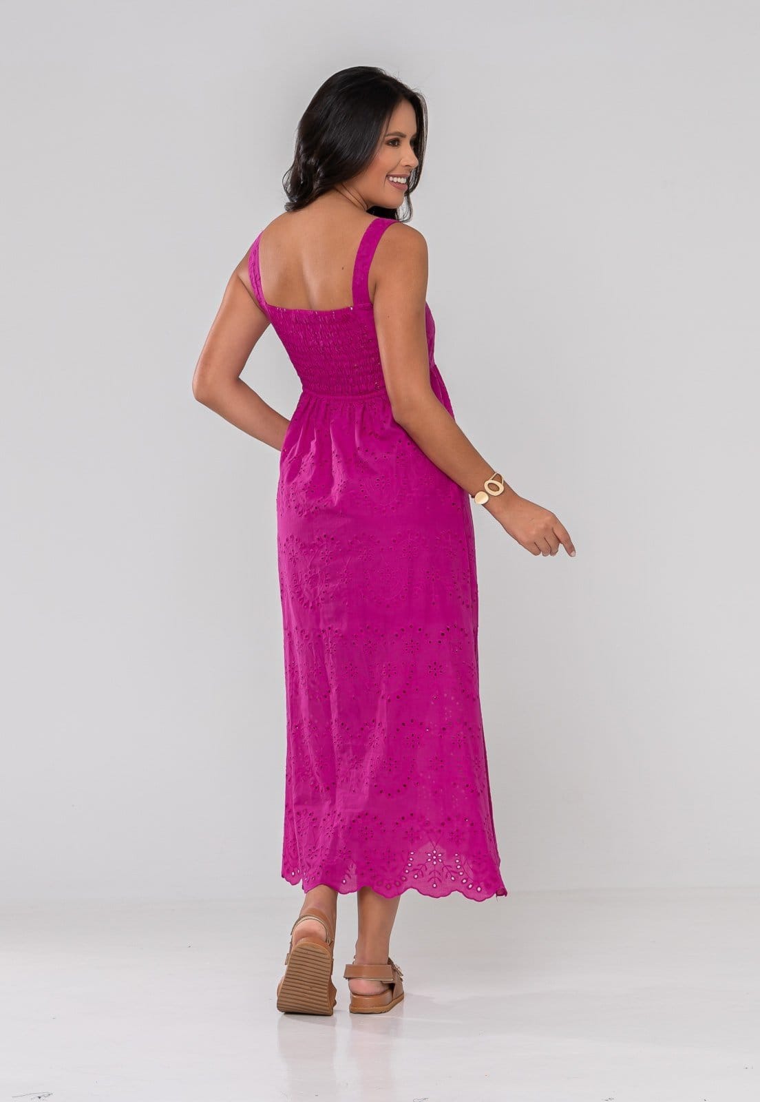 Vista 2 Vestido Aura Tuane Laise Bordado Sintonia Fúcsia Aura pink