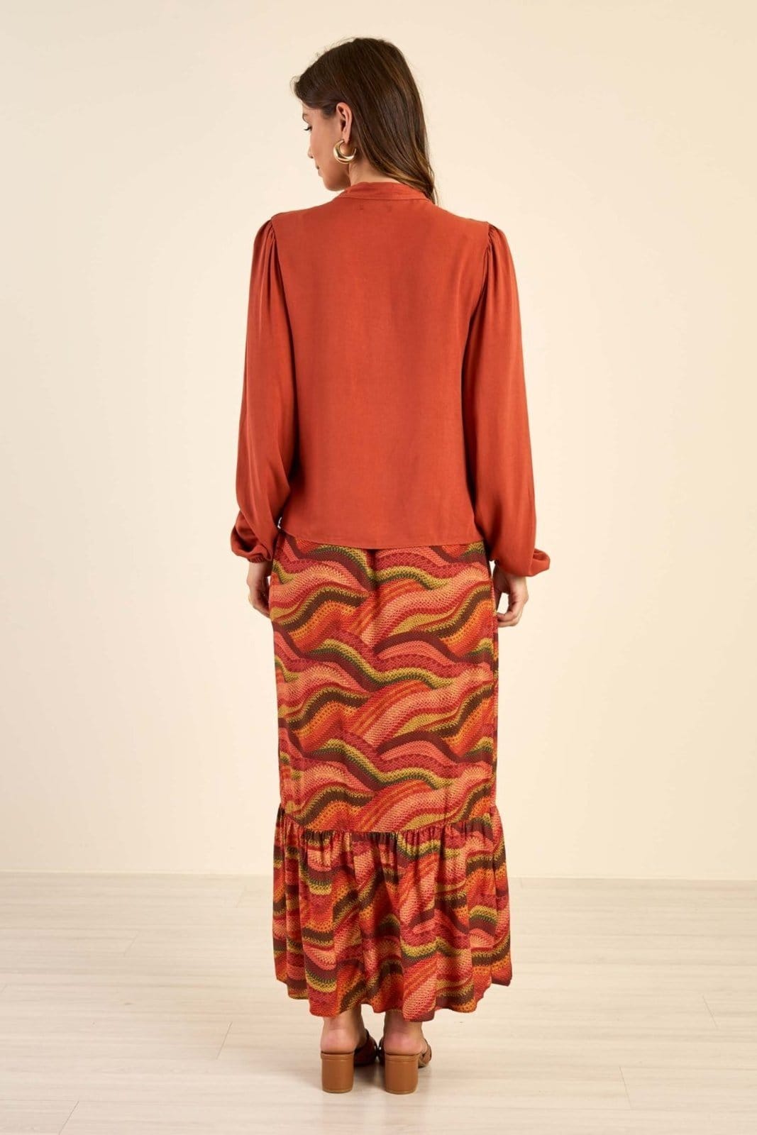 Vista 2 Saia Feminina Midi Babado Abstrata Marialícia Marialícia rosa