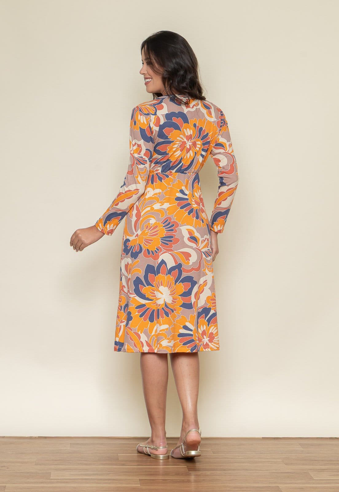 Vista 2 Vestido Aura Manuela Manga Longa Flor Aura laranja