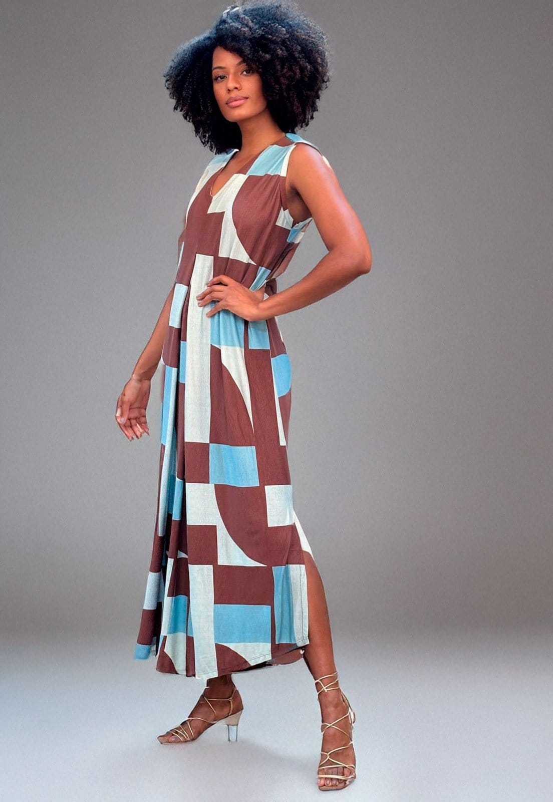 Vista 2 Vestido Cabanafree Longo Acará Malha Estampa Santa Rosa do Tocantins Cabanafree azul rosa