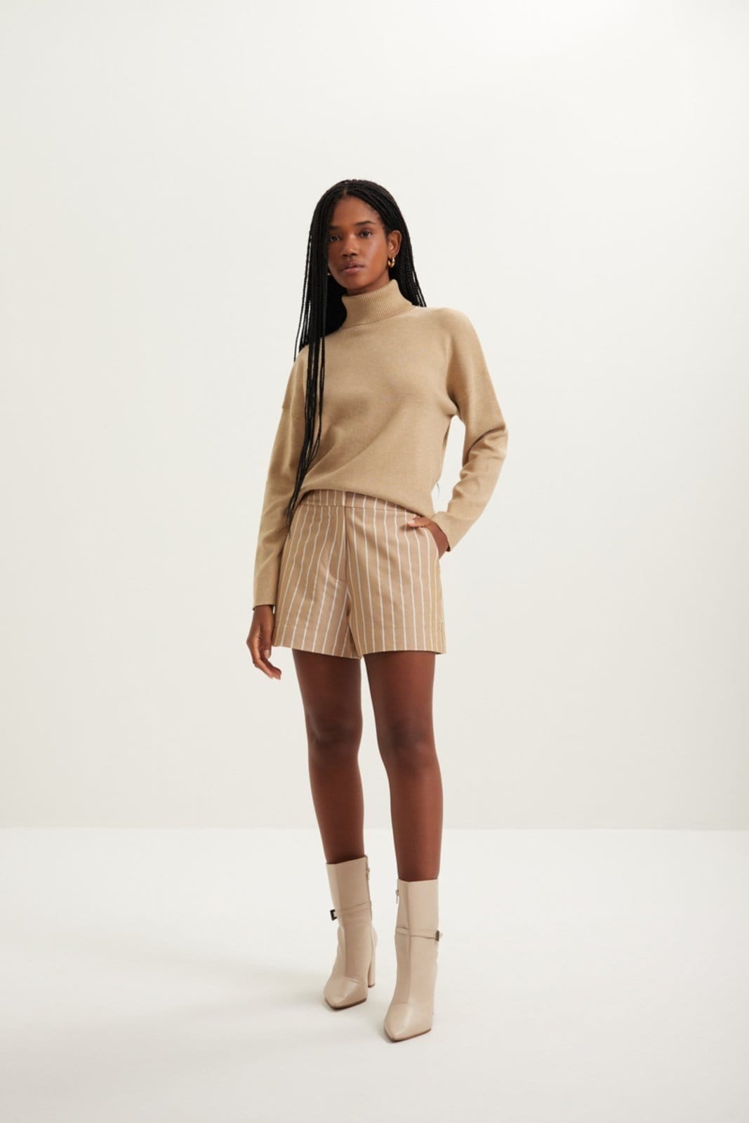 Short Lez a Lez Curto De Cintura Alta Em Alfaiataria Risca De Giz