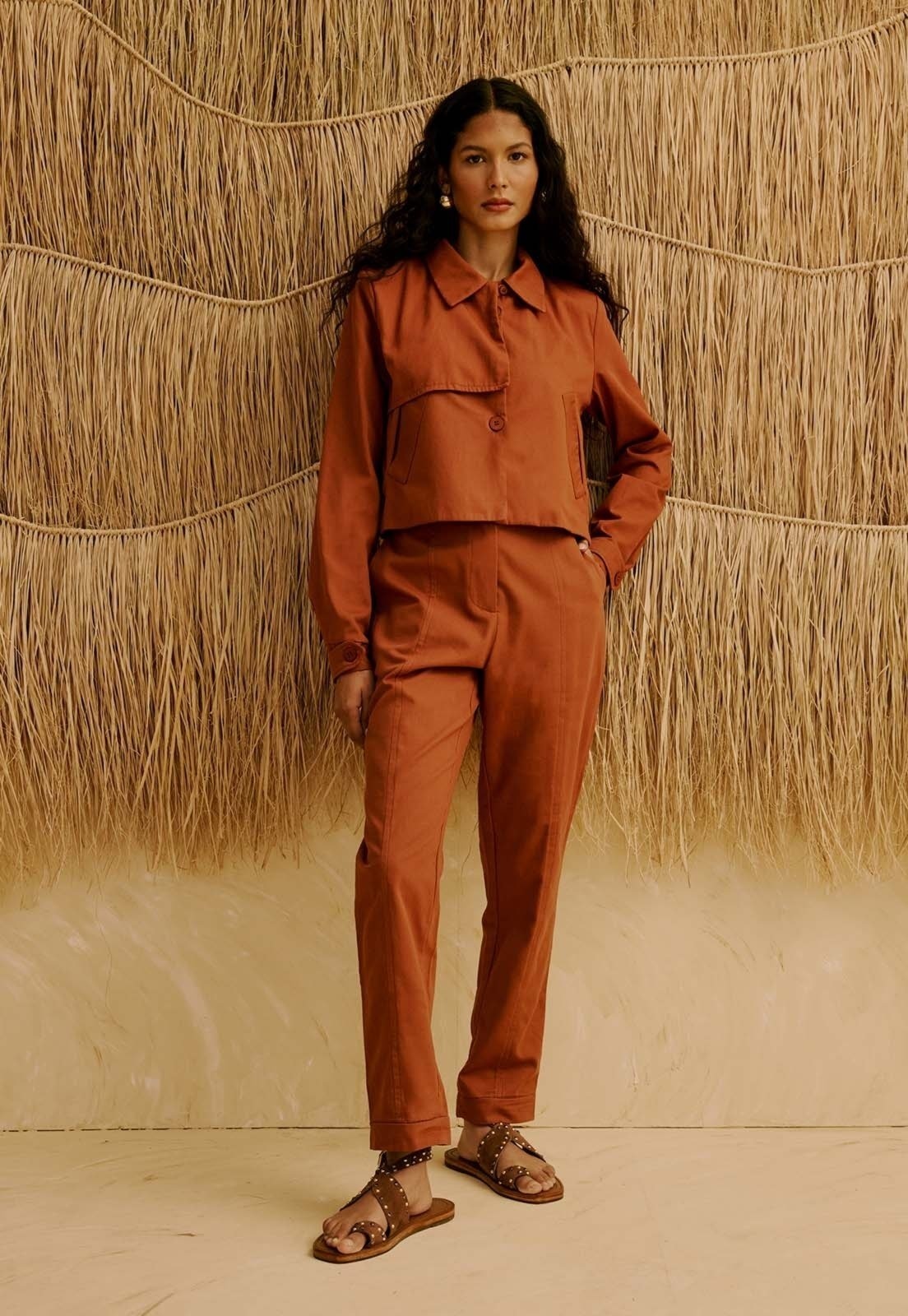 Imagem principal Calça Cenoura Lisa CaCay marrom