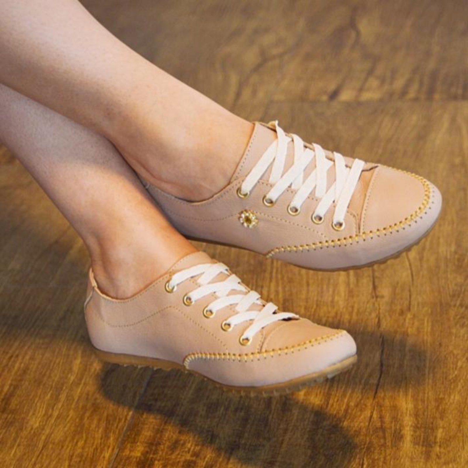 Imagem principal Sapatênis Feminino Broche Flor Em Couro Leve ROMEU E JULIETA SHOES nude