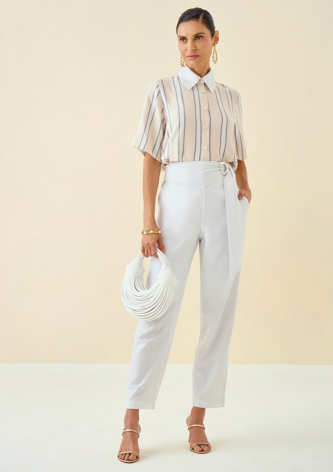 Imagem principal Calça Maria Valentina Cenoura Cós Alto Com Transpasse Bolso Bordado Maria Valentina azul