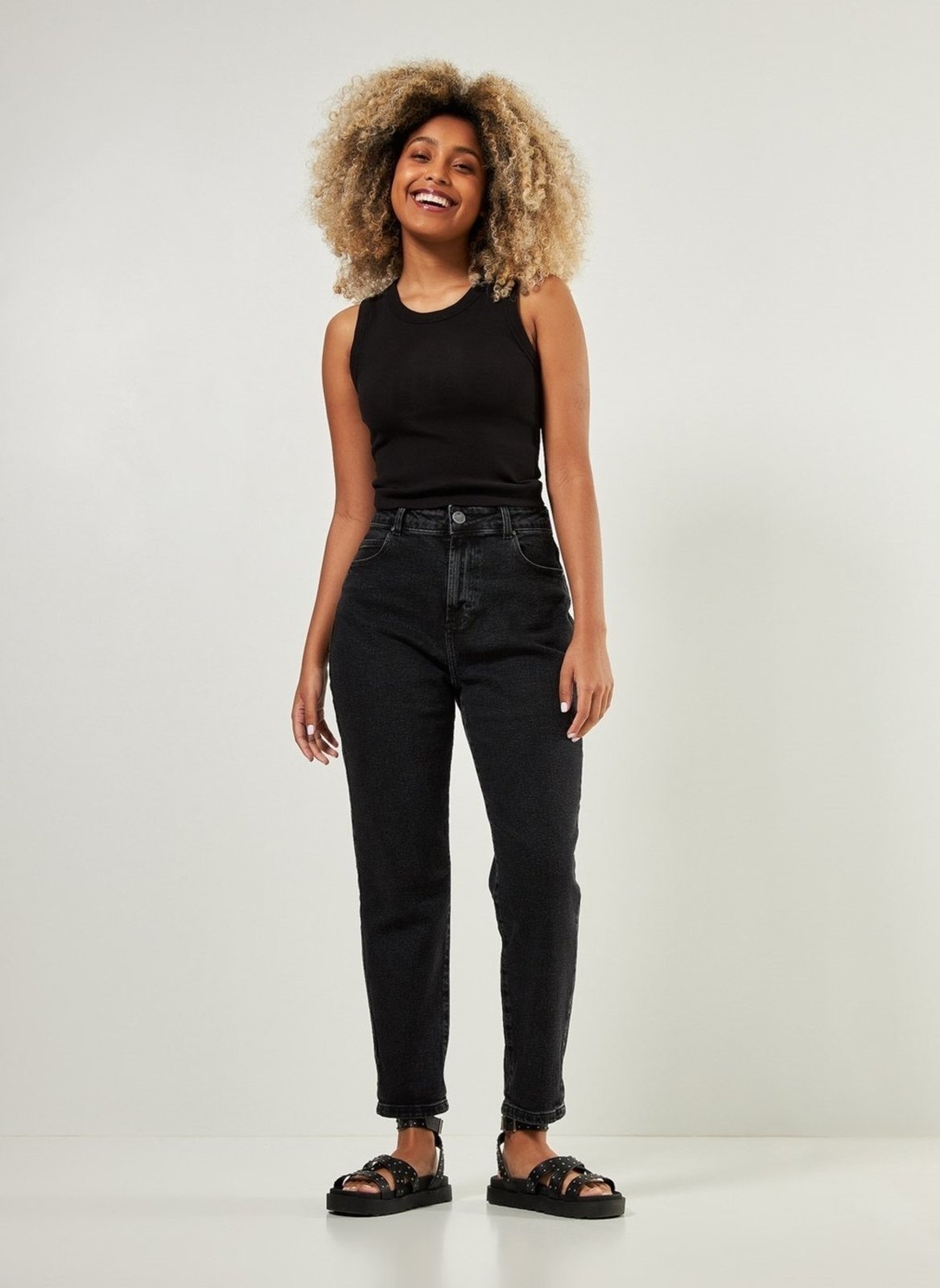 Imagem principal Calça Mom Jeans Preta Youcom preto