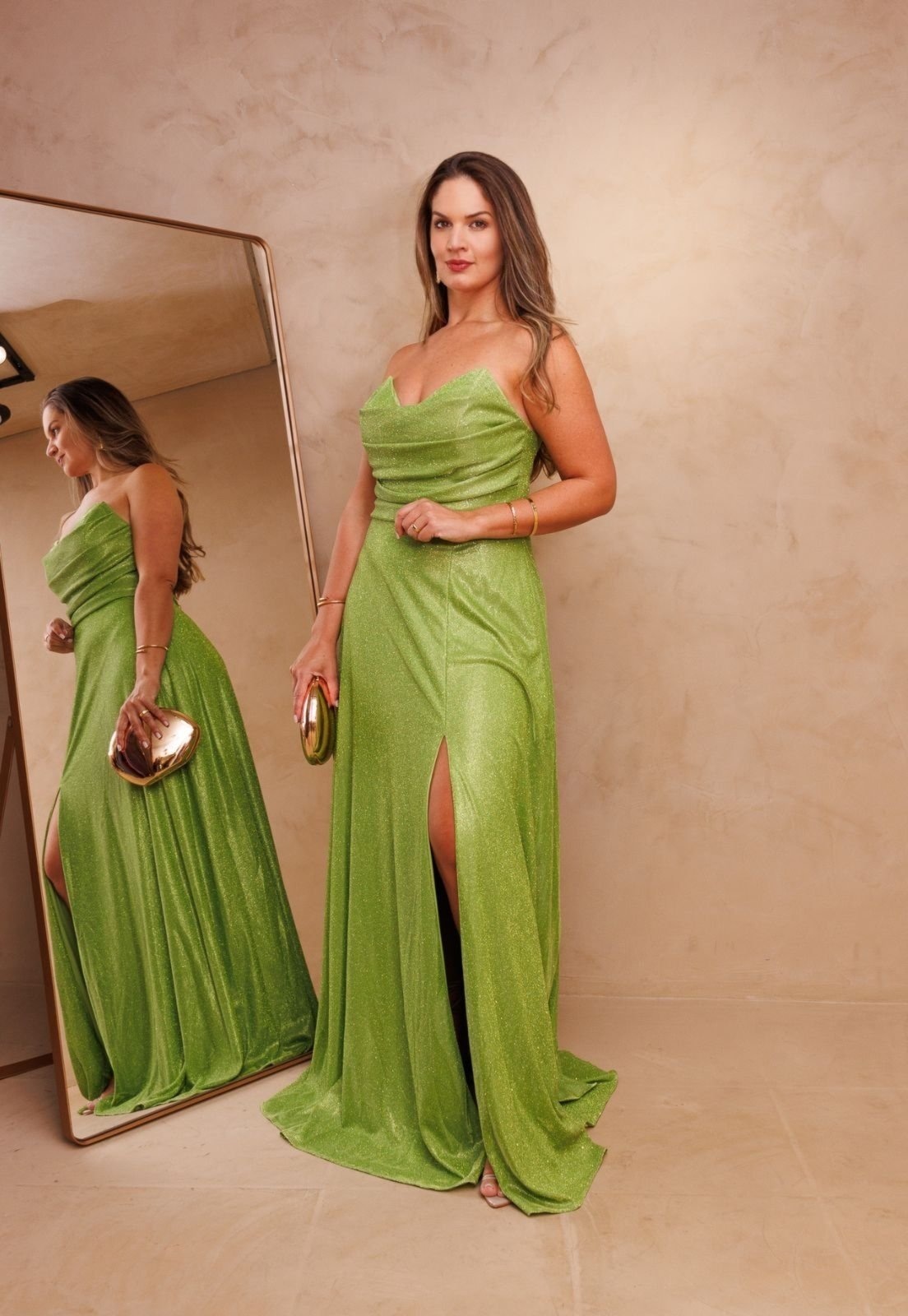 Imagem principal Vestido Longo Tomara que Caia Madrinhas com Fenda Majestic Oliva Cia do Vestido verde