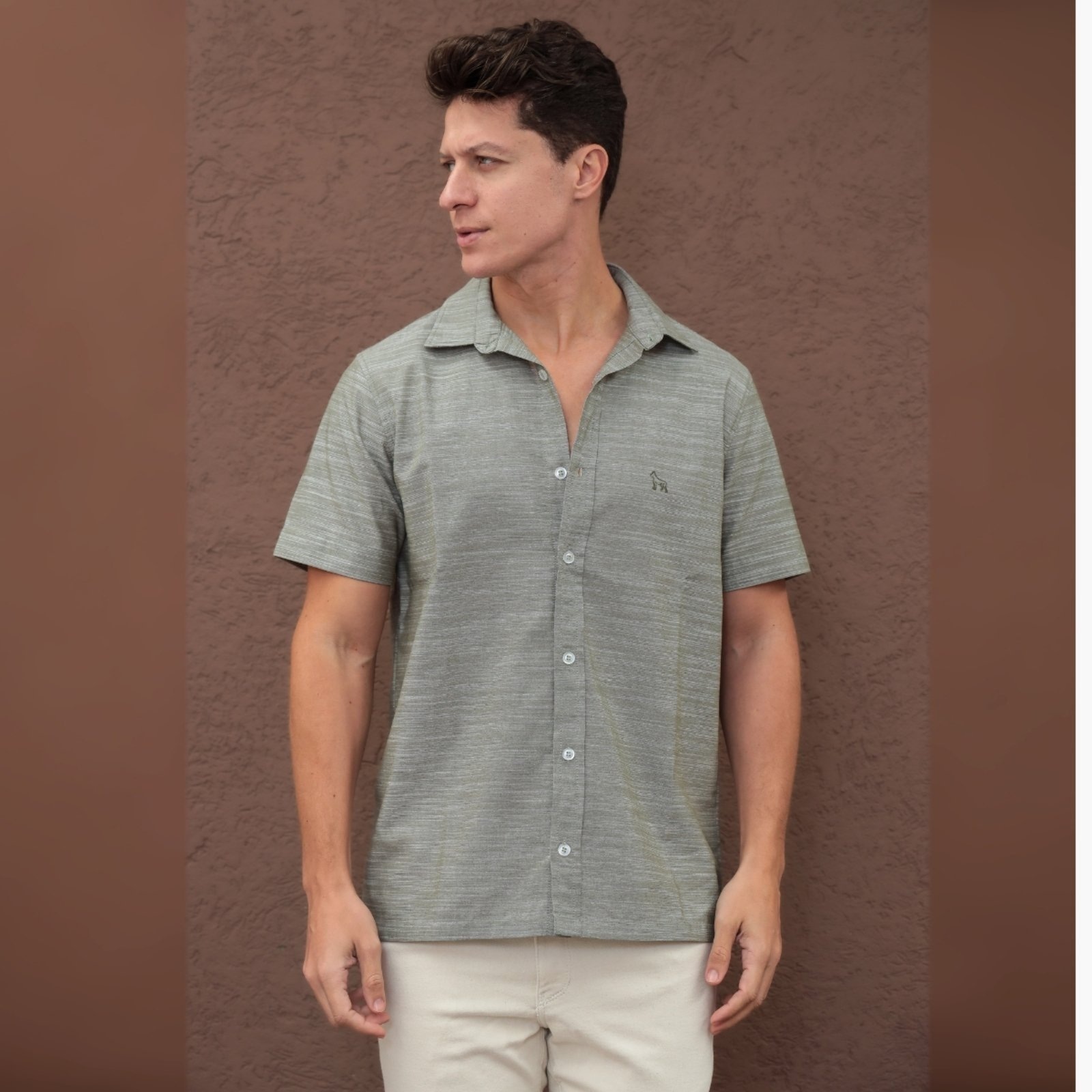 Imagem principal Camisa Bordada Cambraia De Linho Masculino Revanche Chemtou Revanche verde oliva