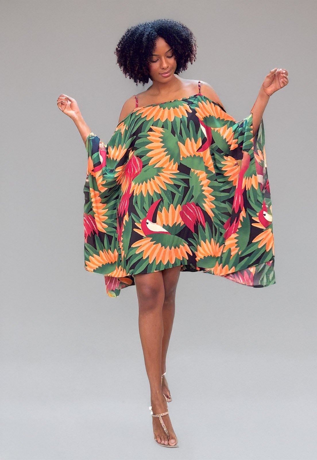 Imagem principal Vestido Kaftan Garaguá Canário Estampa Festa dos Tucanos Amazonia Vital amarelo/estampado/verde/vermelho