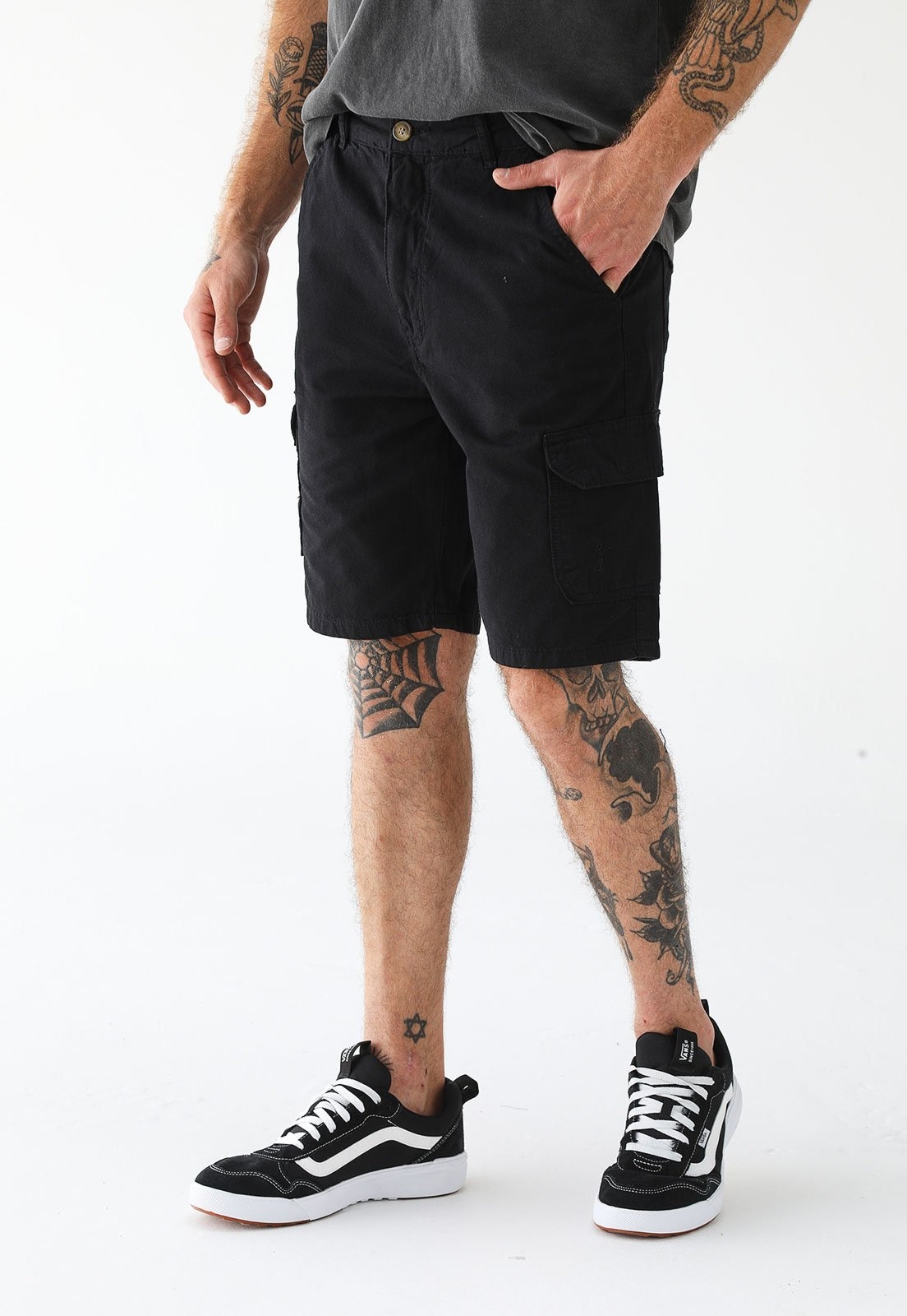 Imagem principal Bermuda Aleatory Cargo Lisa Preta Aleatory preto