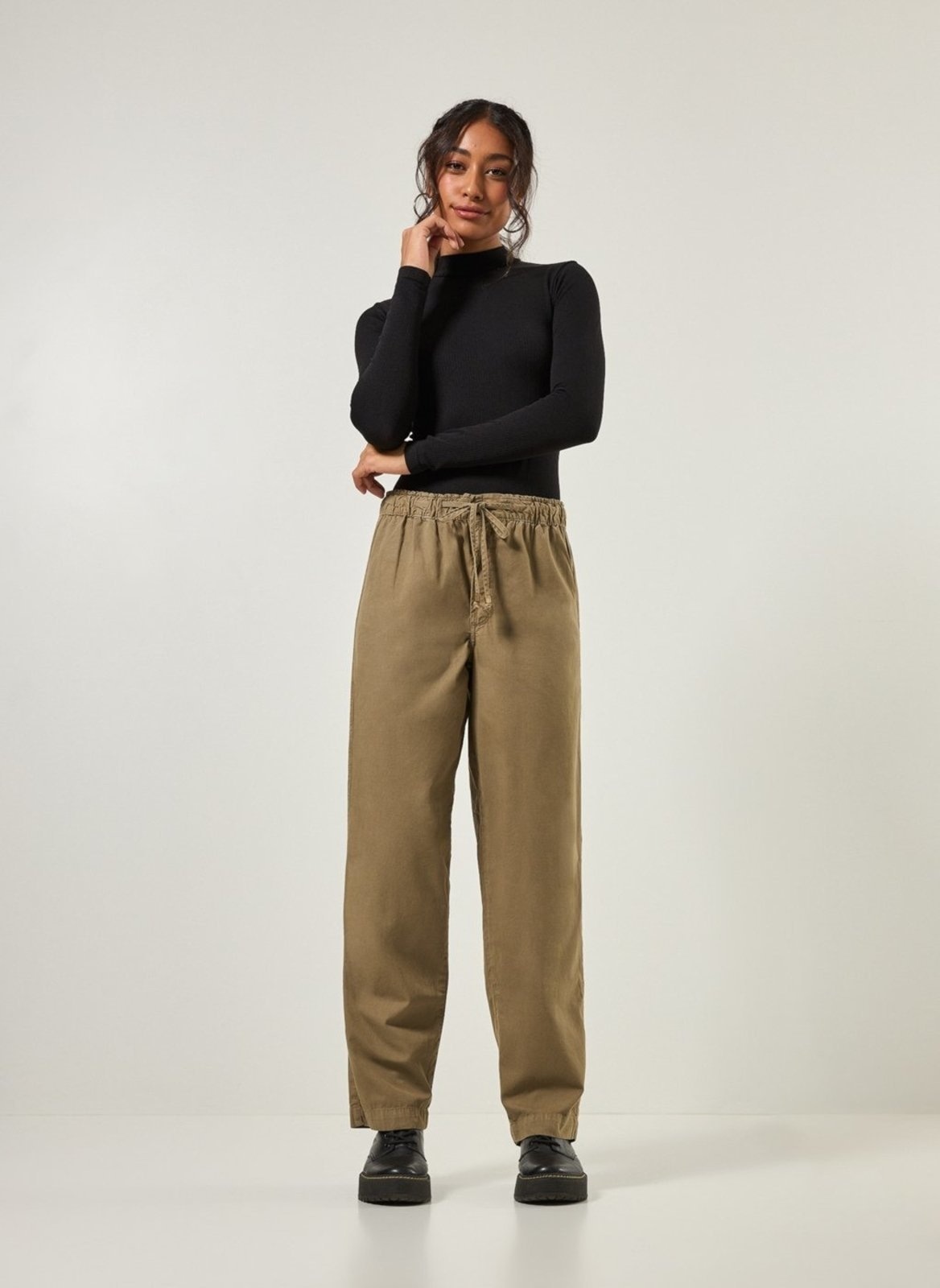 Imagem principal Calça Wide Leg Em Sarja Youcom verde militar