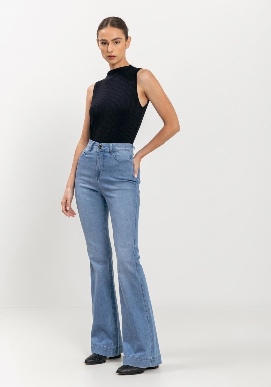Imagem principal Calça Flare Jeans Perfect Com Cintura Alta E Bolsos Lez a Lez azul