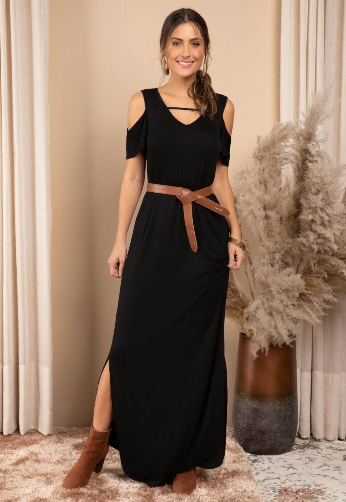 Imagem principal Vestido Longo Com Fendas E Ombro Vazado Quintess preto