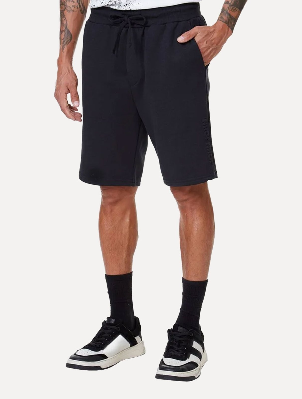 Imagem principal Bermuda John John Masculina Moletom Black Embossed Logo Preta John John preto black