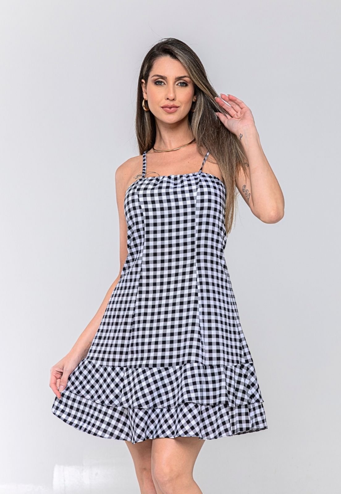 Imagem principal Vestido Curto de Alcinha e Babado Estampado Xadrez e Branco Docce Mulher preto
