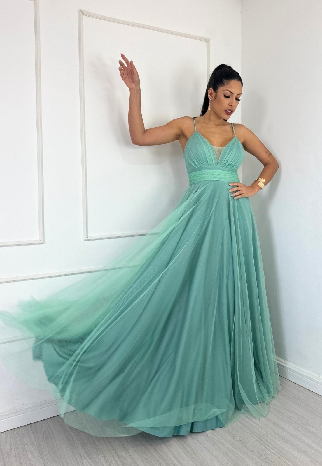 Imagem principal Vestido Longo de Festa Micro Tule Madrinhas Decote em V Palacci Tiffany Cia do Vestido verde