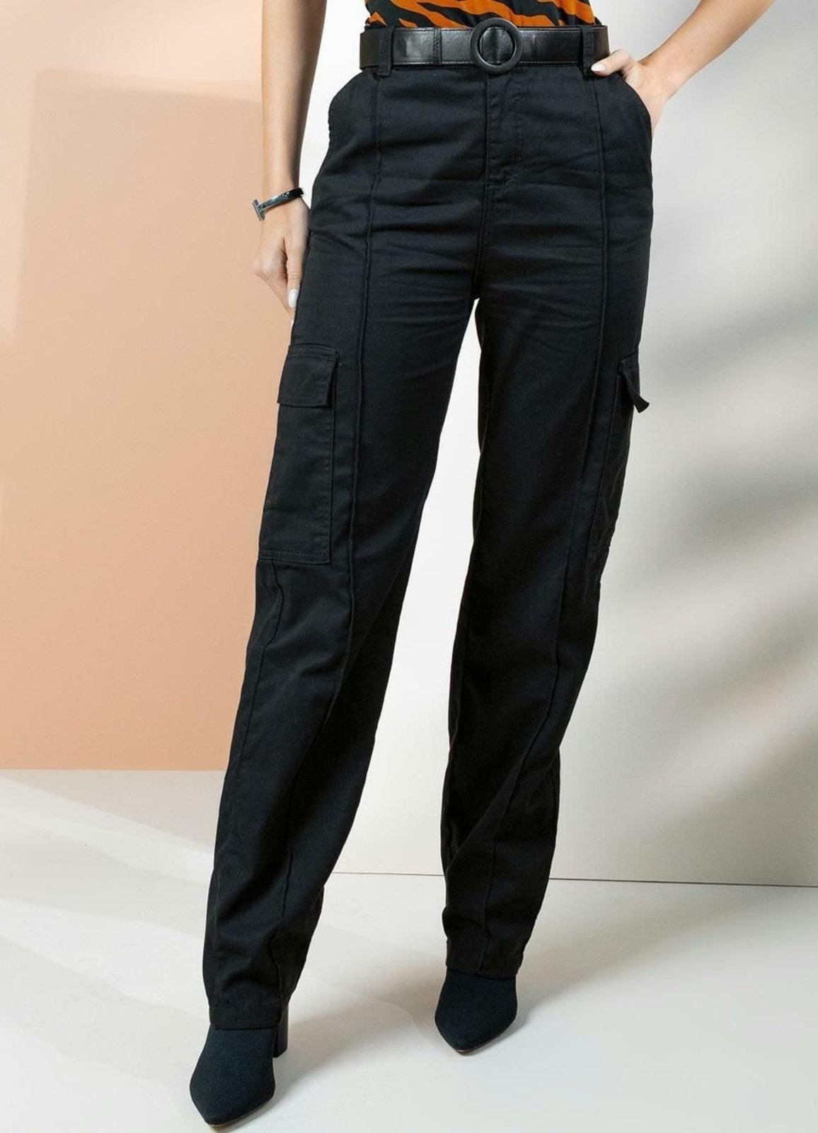 Imagem principal Calça Cargo Preta Colorido Quintess preto