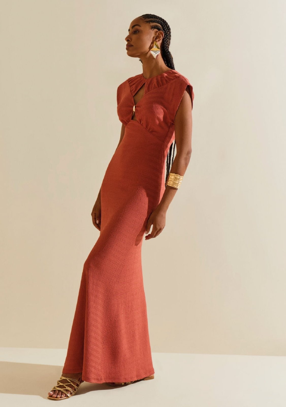 Imagem principal Vestido Morena Rosa Ajustado Decote Careca Manga Curta Longo Marrom Morena Rosa marrom rosa