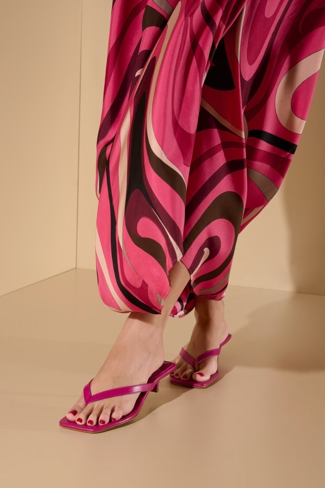 Imagem principal Mule Luiza Barcelos De Dedo Em Couro Salto Baixo Luiza Barcelos rosa