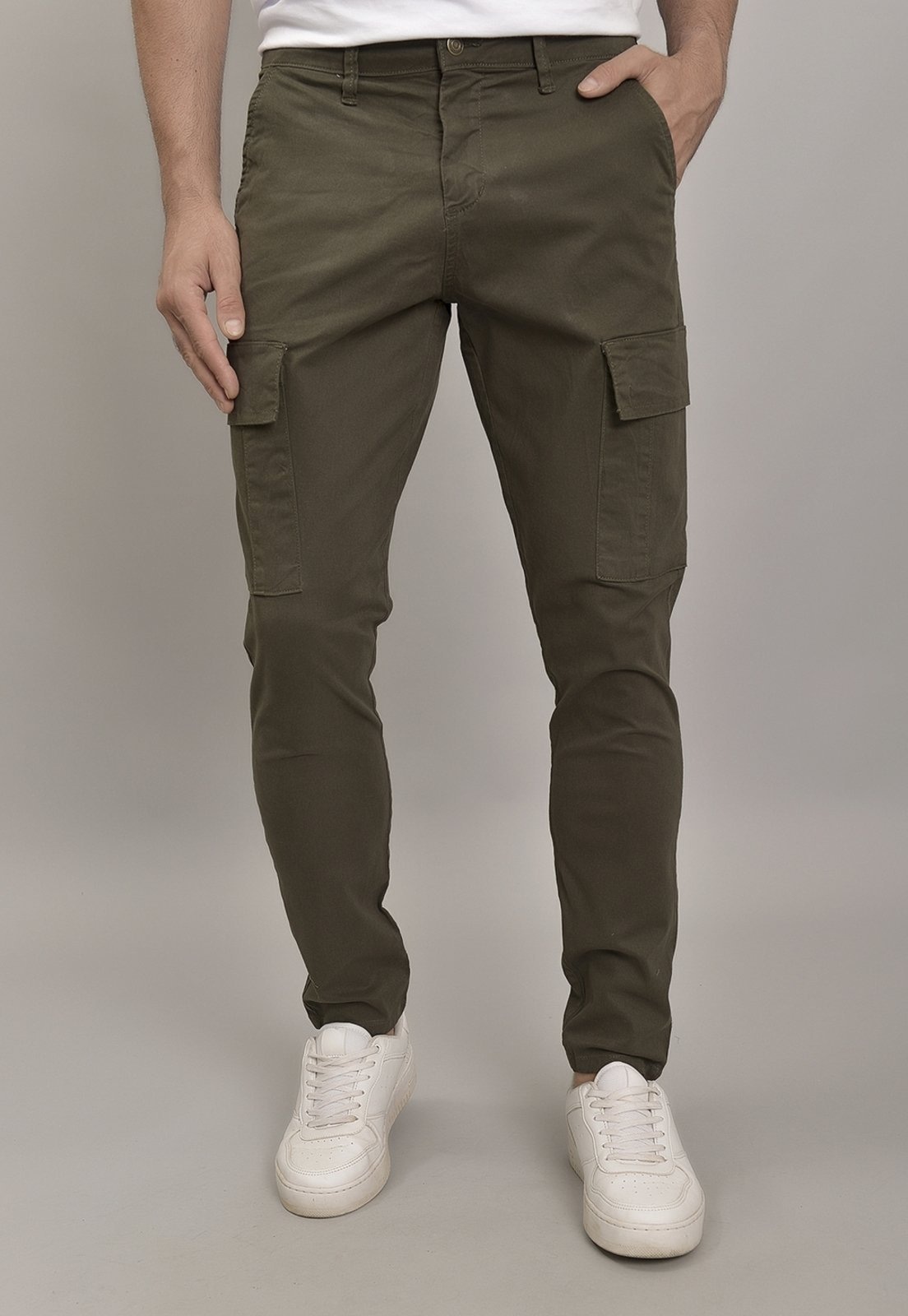Imagem principal Calça Cargo Masculina Slim Fit com Passante e Bolso-Faca Dialogo Jeans verde