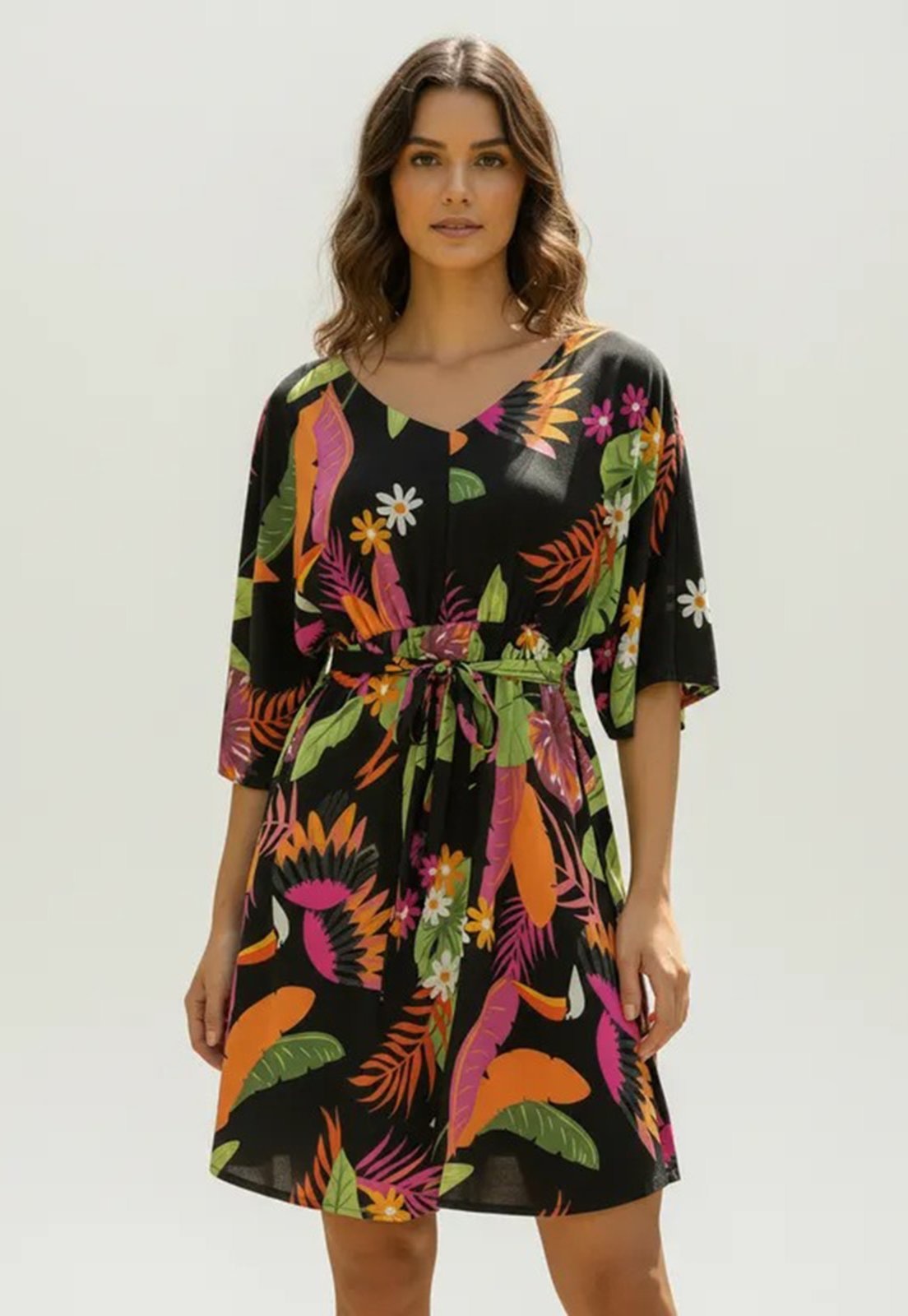 Imagem principal Vestido CabanaFree Curto Caaxixá Viscose com Cordão na Cintura Estampa Noite Botânica Cabanafree estampado/laranja/rosa/verde