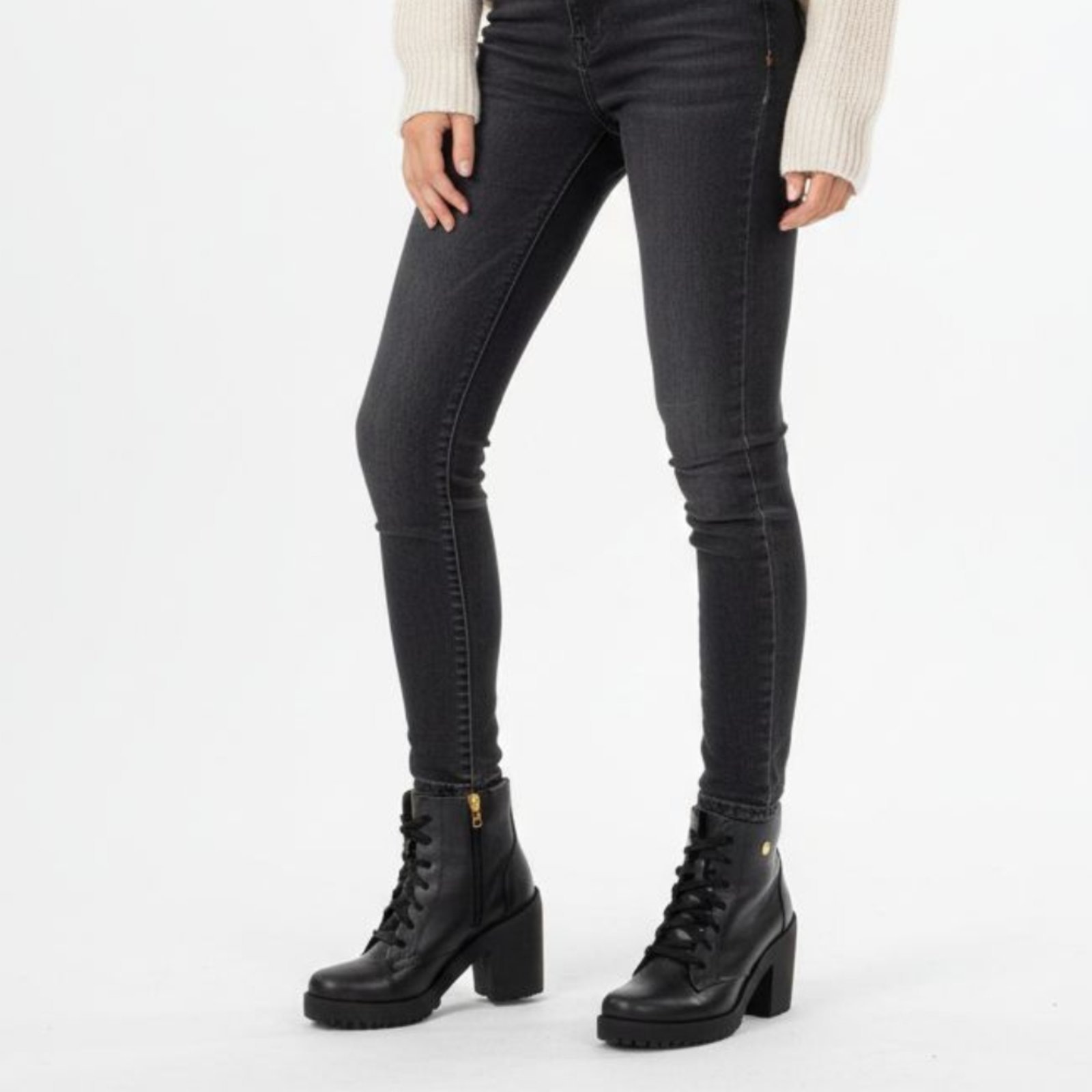 Imagem principal Coturno Bota Feminina Cano Médio Salto Tratorado Zíper ROMEU E JULIETA SHOES preto