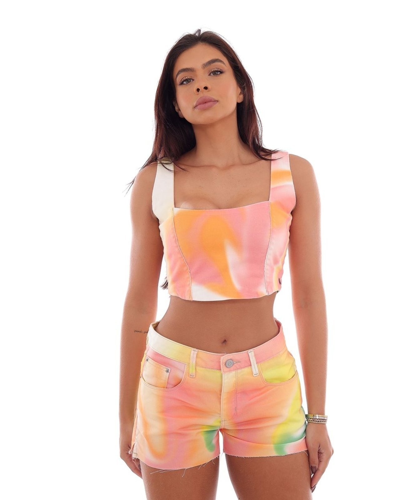 Imagem principal Shorts Feminino Boyfriend com Abertura Lateral Na Barra a Fio 22550 Estampado Color Consciência laranja